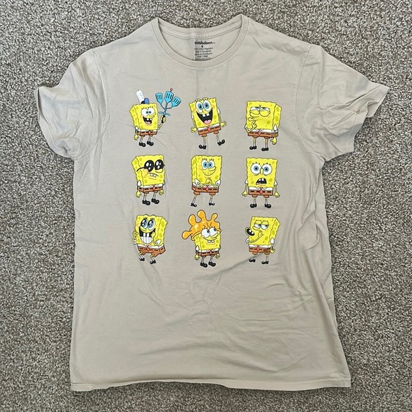 Tops - 🌸 SpongeBob graphic T-shirt